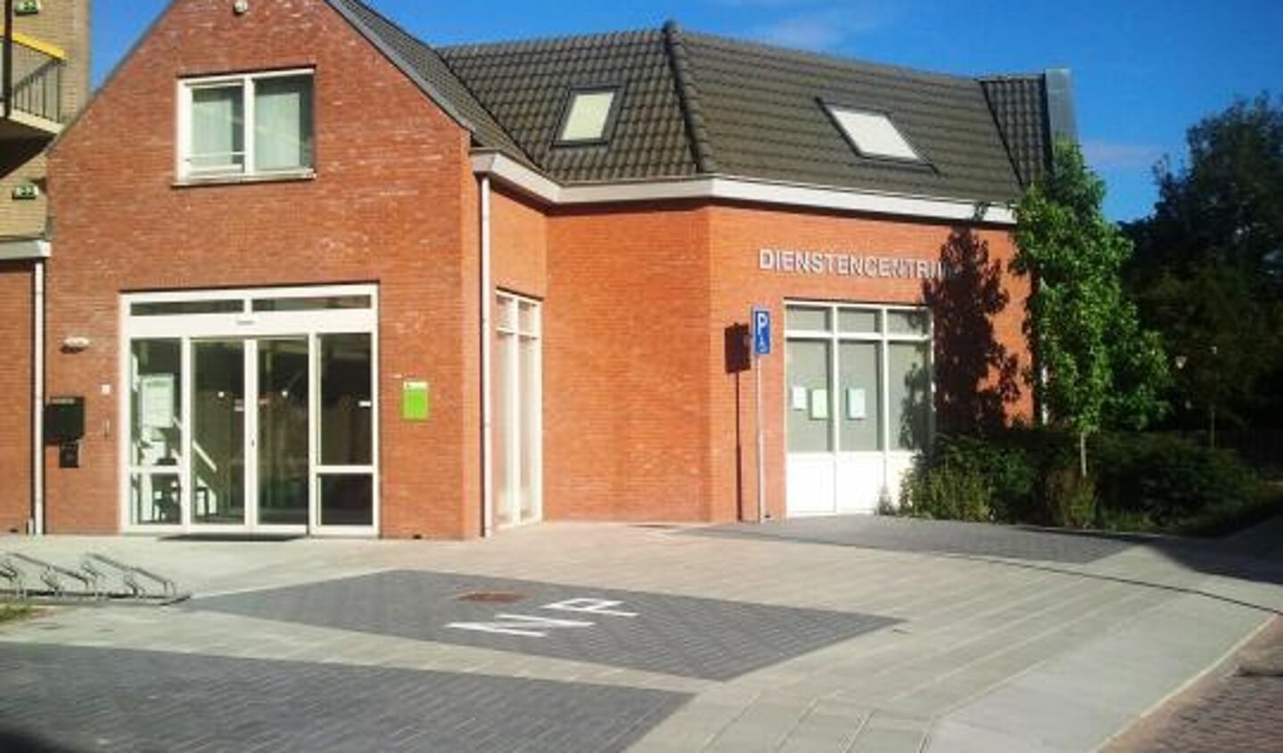 De taalwandeling in Ouderkerk begint bij het Dienstencentrum.