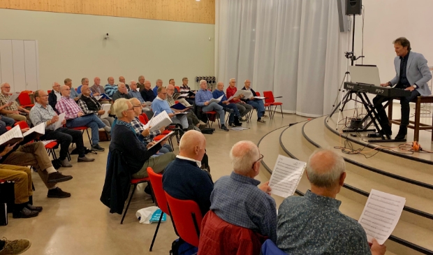 <p>Het Ritmeester-Veenzangers Mannenkoor repeteert weer op de 'normale' manier. Op zaterdag 16 oktober is er een open repetitie. Nieuwe zanglustigen zijn zeer welkom.</p>