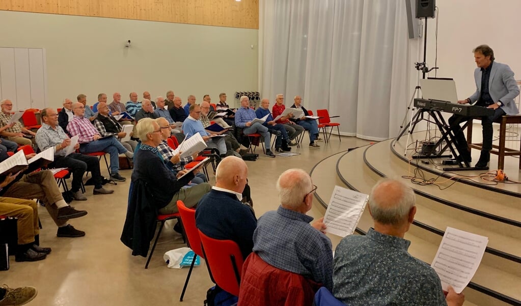 Het Ritmeester-Veenzangers Mannenkoor repeteert weer op de 'normale' manier. Op zaterdag 16 oktober is er een open repetitie. Nieuwe zanglustigen zijn zeer welkom.