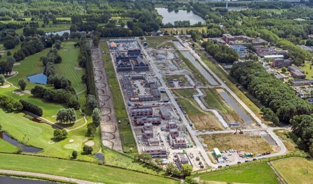 <p>Hier komen ongeveer 750 woningen.</p>