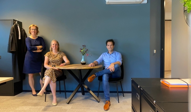 <p>Advocaten Michaëla Wielinga-van Dillen, Andrea Begthel en Marino Vossen.</p>