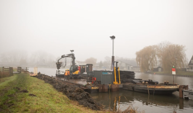 Vervanging van houten door stalen damwanden langs de Eem.