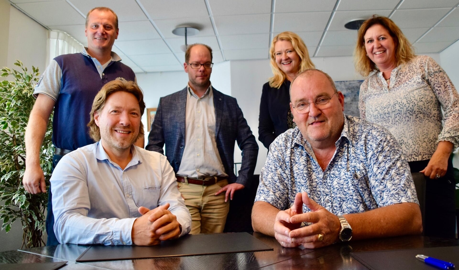 Op de foto v.l.n.r. boven: Remco Outshoorn, Ruben Wassink, Henriët van den Berg, Birgit Cramer van den Bogaart v.l.n.r. onder: Gertjan de Jong en Orné Angenent.