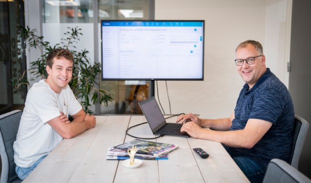 <p>Stefan Schuring (links) en Hans Mulder van het Barneveldse bedrijf Clearis.</p>