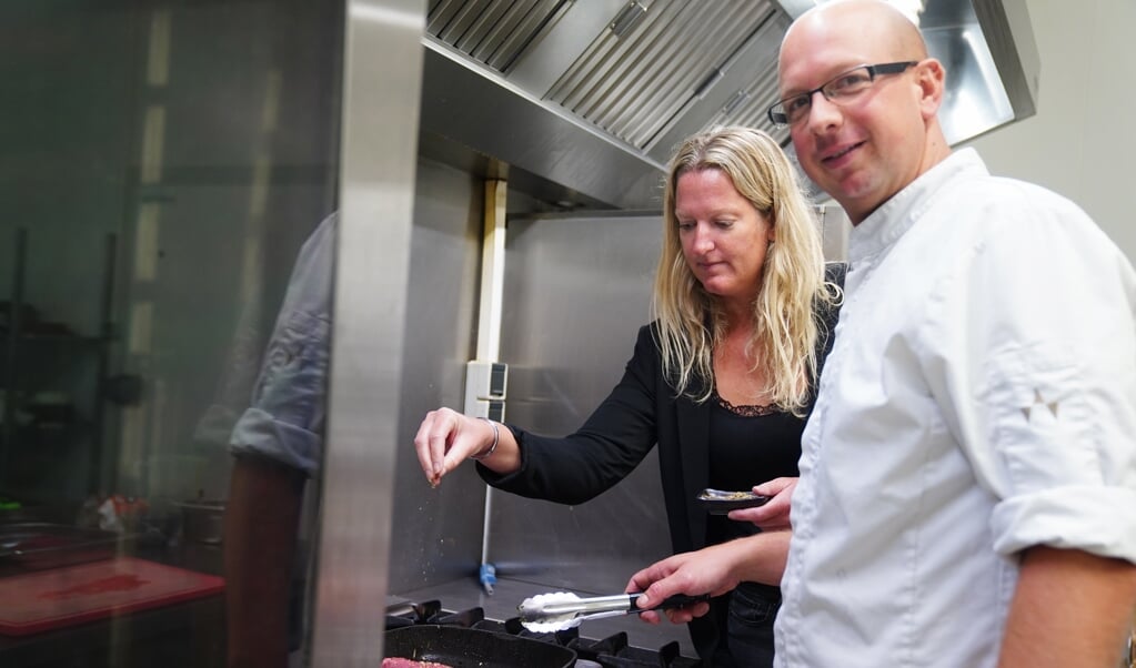 Kim en Sjoerd van Barneveld zijn getrouwd, hebben twee kinderen en een eigen cateringbedrijf: Van Barneveld Culinair. 