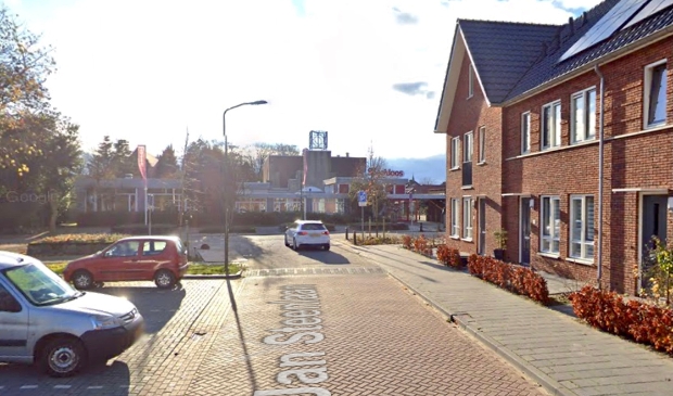 Jan Steenlaan, met links de parkeervakken en op de achtergrond de Speeldoos