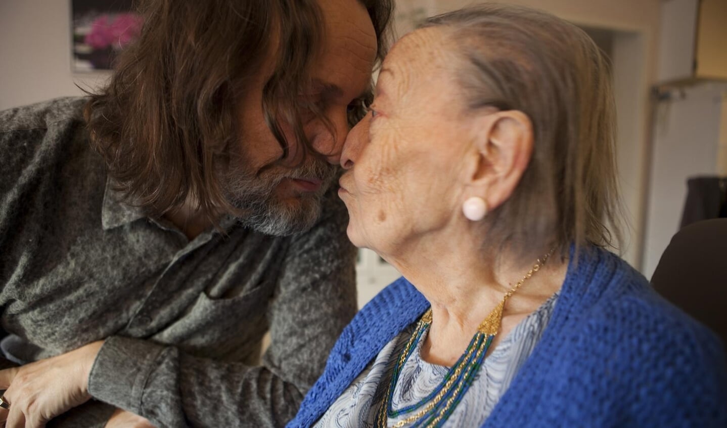 Hugo met zijn moeder Joke. Zij overleed in 2018.