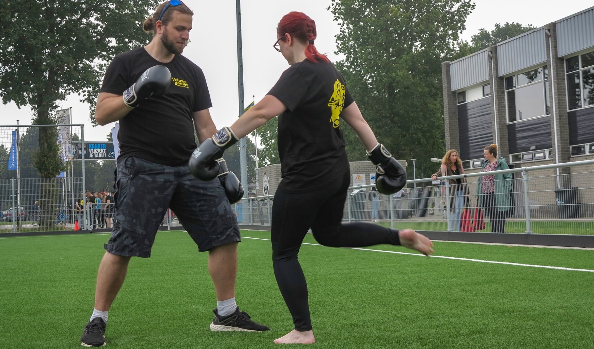 Feline Mons actief met kickboksen tijdens de Veluwe Games. 