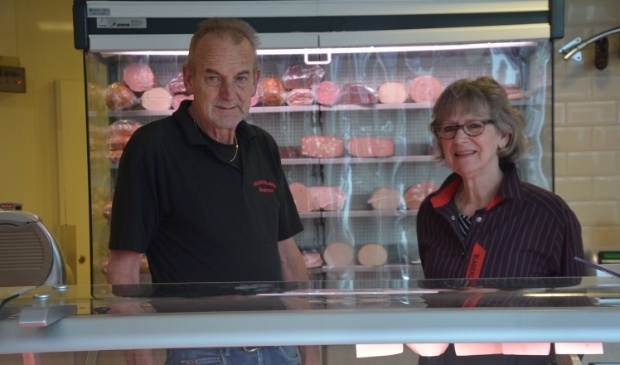 <p>Gerrit en Rina sluiten de laatste slagerij in de Vesting.</p>
