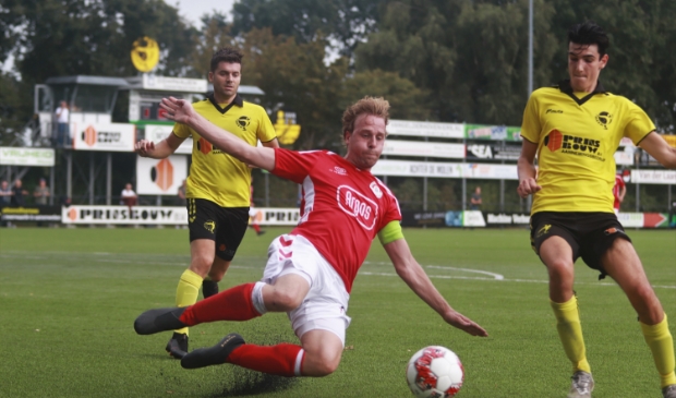 Paul Daalmeijer zet een sliding in.