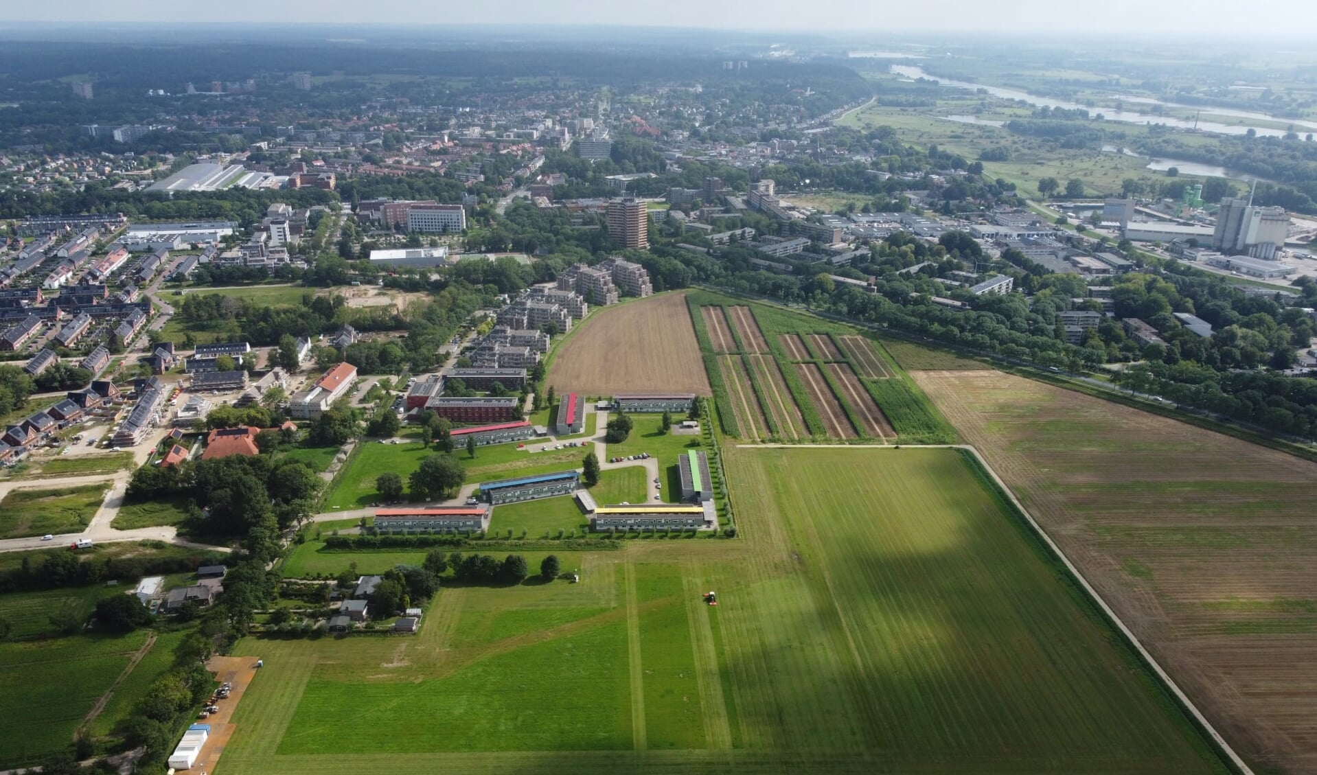 Het zonnepark komt tussen de Haarweg en de Lawickse Allee in Wageningen. Het is het eerste zonnepark in Wageningen. 