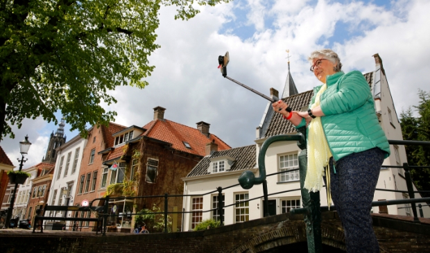<p>,,Een van de waardevolle adviezen was: ‘Koop een goed geluidssetje, jouw beelden kunnen nog zo mooi zijn, als het geluid slecht is, haken mensen af’."</p>