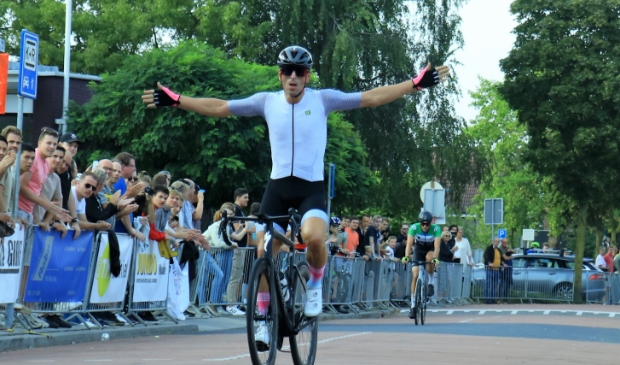 Winnaar Sportklasse Wielerronde Scherpenzeel Jeffrey van der Velden