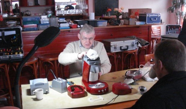 reparateur aan het werk