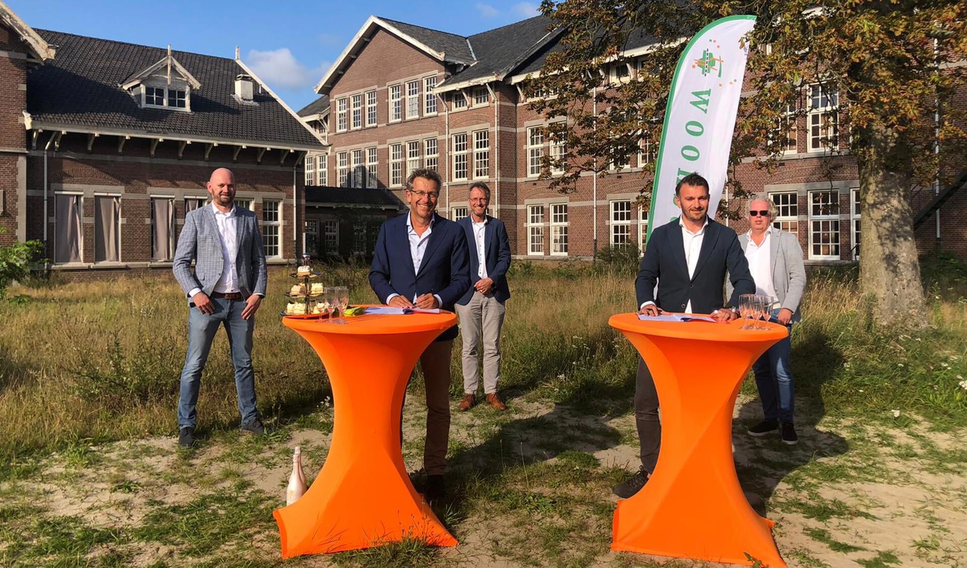 Frank Pluimers (Projectleider De Bunte), Marco de Wilde (directeur-bestuurder Woonstede), Hans Peter van Leeuwen(Projectmanager Woonstede), Dirk Jan van den Brink (algemeen directeur Kreeft) en Joost Peereboom (algemeen directeur De Bunte), van links naar rechts.