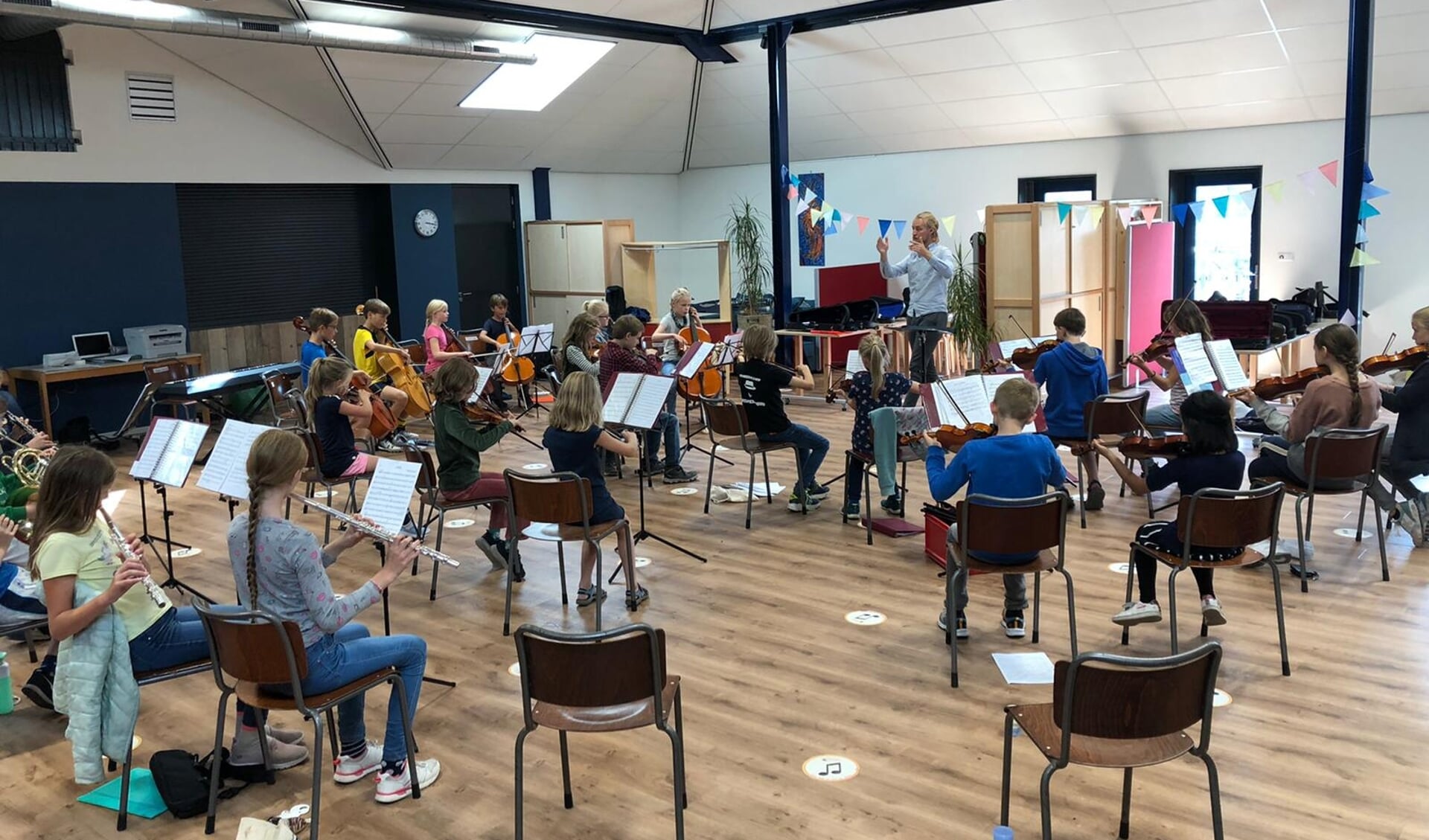 Jeugdsymfonieorkest Opstreek tijdens een repetitie in Muziekvereniging Aurora