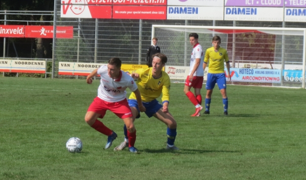 <p>Collin de Kok schermt duel af tegen Dongen</p>