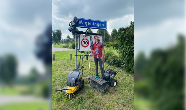 <p>Maarten van den Burg uit Wageningen met zijn eigen machines.</p>