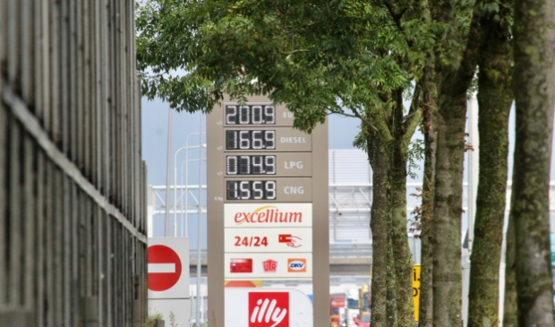 fascisme Badkamer zaterdag 2 euro grens bereikt, maar Nieuw-Vennep heeft goedkoopste benzine  Haarlemmermeer | Witte Weekblad Nieuw-Vennep | Nieuws uit de regio  Nieuw-Vennep