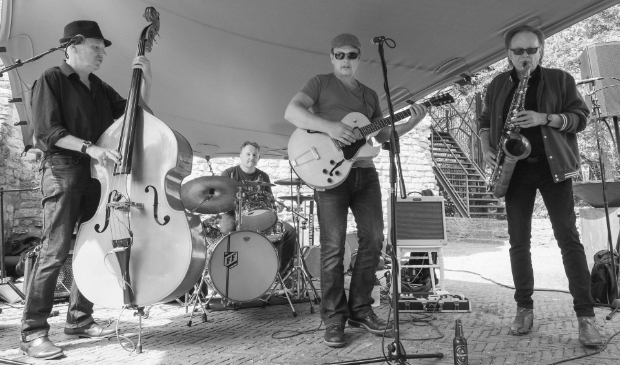 <p>The Weepers treden op tijdens het Familie dag event</p>