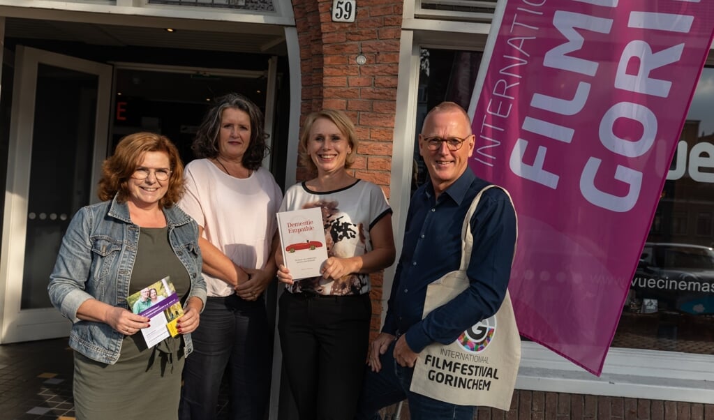 Vlnr: Jacqueline Blom (Mantelzorg Gemeente Gorinchem), Hedda Schut (redacteur), Anika van der Kevie (Festivaldirecteur IFFG), Dick Kits (auteur boek Dementie & Empathie).
