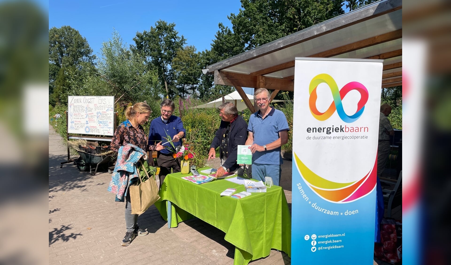Jop de Groen, Henk van Esch en Jos Frissen (vlnr) informeerden bezoekers bij de Groene Inval over EnergiekBaarn.