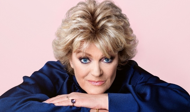 <p>Simone Kleinsma is terug in het theater. </p>