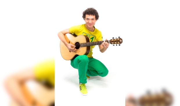<p>Dirk Scheele komt vrijdag 24 september naar kinderboerderij De Veenweide aan het Vedelaarpad.</p>