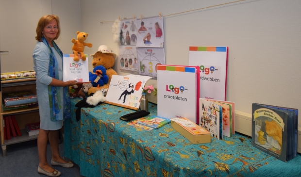 <p><em>NT2-docente Marie-José van Scheijndel in het speciaal voor LOGO3000 ingerichte lokaal ‘Taalrijk’ in Brede School Lingewaard in Arkel.</em></p>
