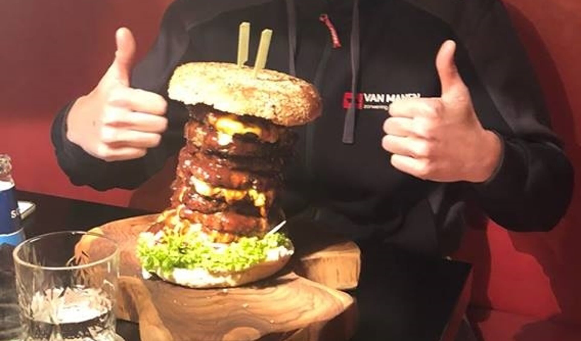 Een Big Daddy van Burgers voor Barneveld, met bijna drie kilo rundvlees. 