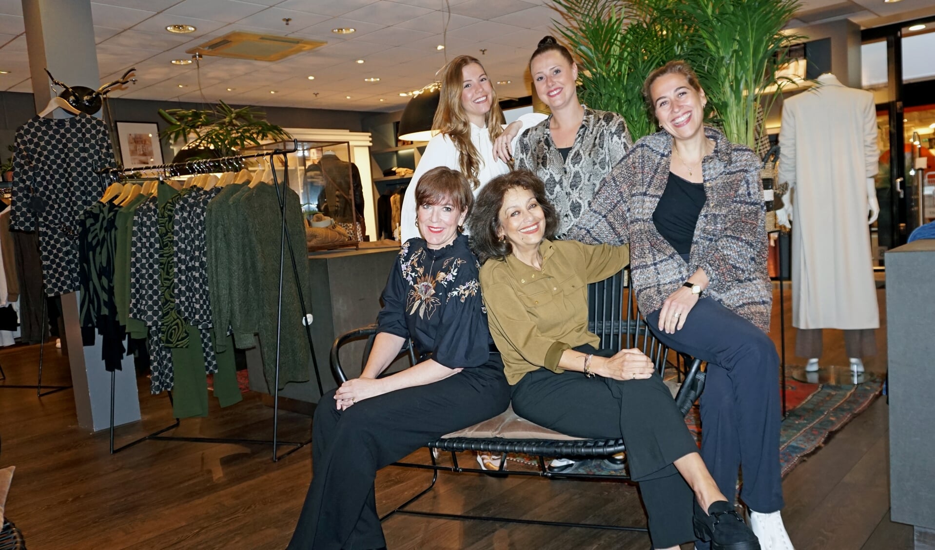 Wie komt het gezellige team van FanFan la Tulipe in de Passage Corridor versterken als mode styliste of als interim shopmanager?