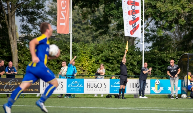 <p>Volgens de Blauw Geel '55 grensrechter was er sprake van buitenspel maar daar ging de scheidsrechter niet in mee</p>