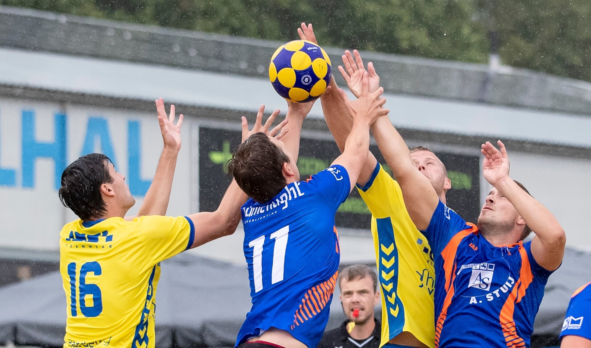 SKF wist ook in Dordrecht niet te winnen en zag, tot overmaat van ramp, twee spelers uitvallen
