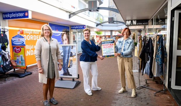 <p>De allereerste Koopjesmarkt van de ondernemers in winkelcentrum De Giessenhof in Hardinxveld-Giessendam vindt plaats op zaterdag 2 oktober van 10.00 tot 17.00 uur.</p>