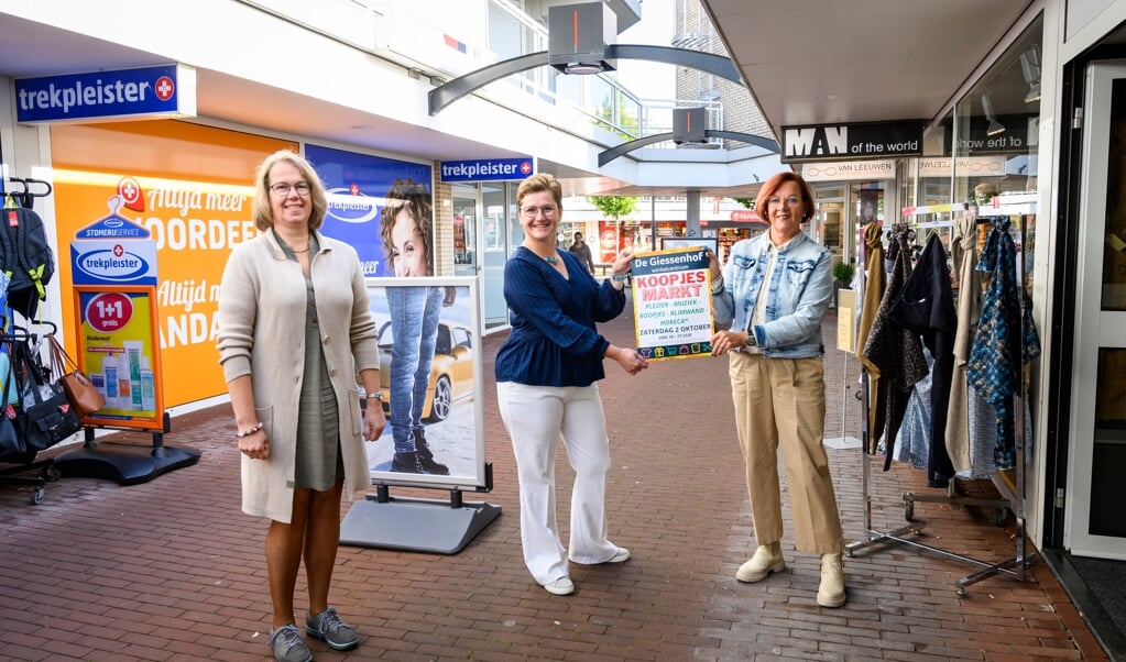 De allereerste Koopjesmarkt van de ondernemers in winkelcentrum De Giessenhof in Hardinxveld-Giessendam vindt plaats op zaterdag 2 oktober van 10.00 tot 17.00 uur.