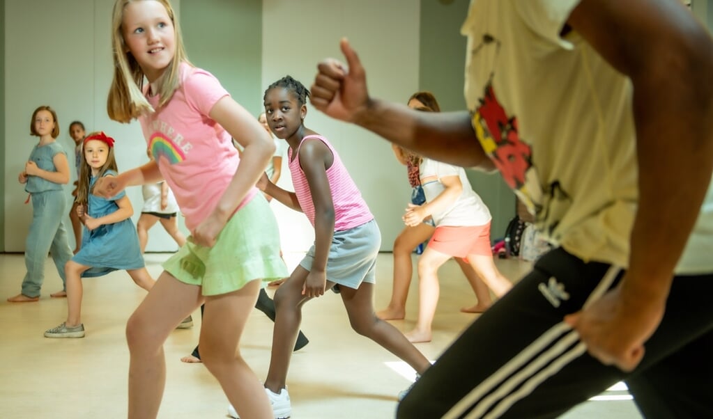 Voor de lessen Streetdance geldt: inschrijven, binnenlopen en meedoen. 