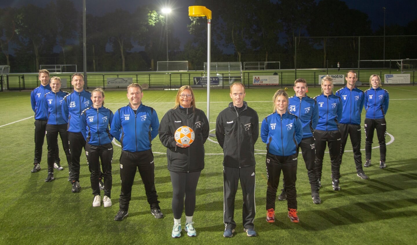 Van links naar rechts: Fred Lozeman, Ilse van 't Bosch, Wilko Jansen, Laura Ringeling, Matthijs de Wit, Gisela Spanjer, Albert Kuijsten, Yuki Spanjer, Bas Ringeling, Simone Overeem, Eltjo Lozeman en Amber Davelaar.