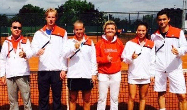 <p>Philip Maat (links) met naast hem Botic van de Zandschulp in 2014. LTC Barneveld speelde destijds eredivisie.</p>