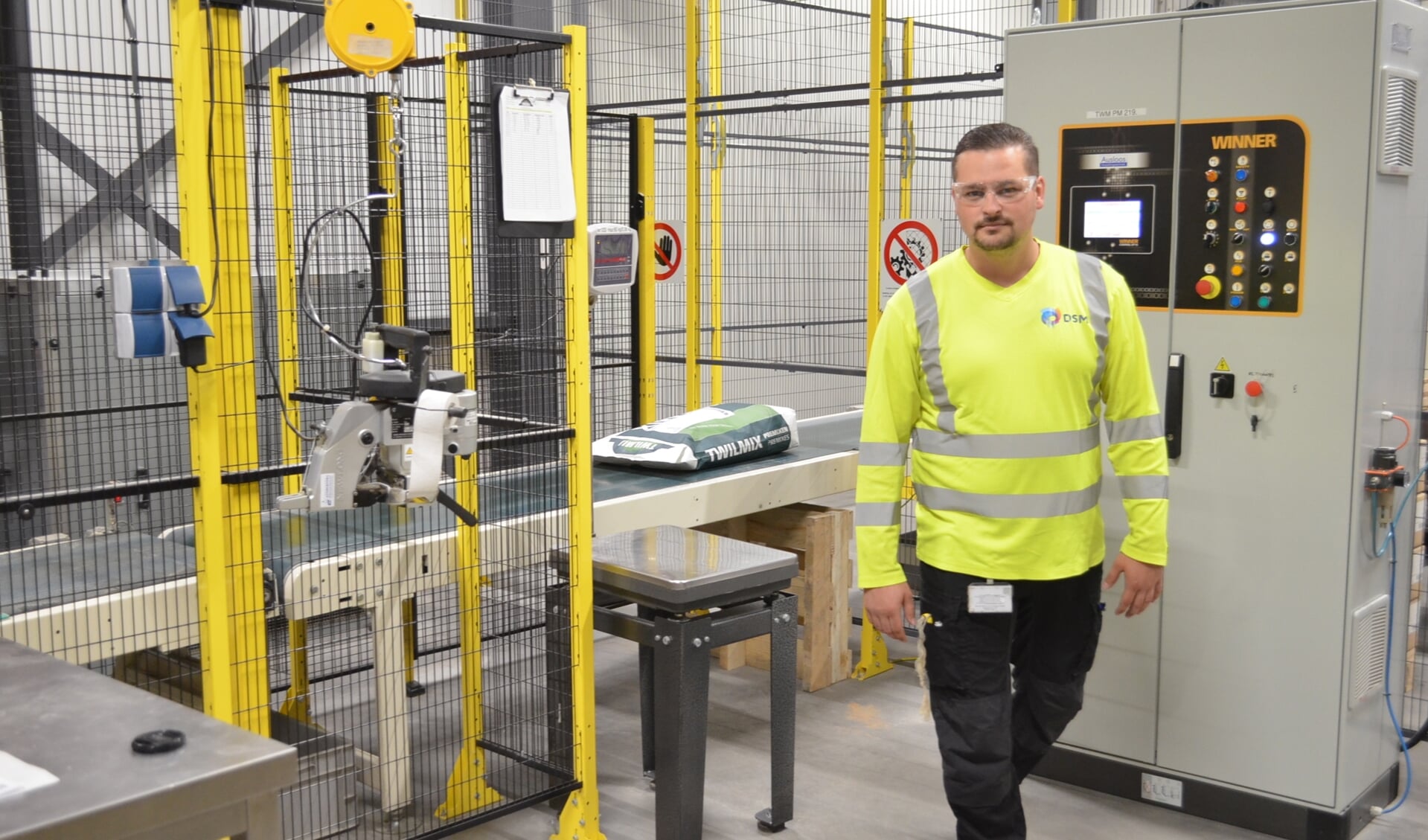 Jaimey Peper, inmiddels ruim acht jaar operator in Stroe, zoekt nieuwe collega's.