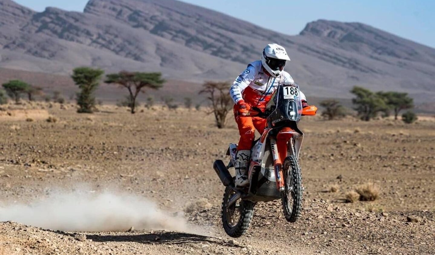 Harskamper Wiljan van Wikselaar lijkt zijn grote doel, de finish van de Dakar Rally, te gaan halen.