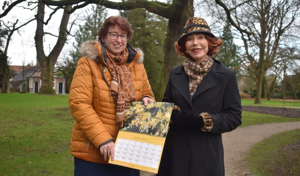 Astrid Binnekamp verraste Marijke Helwegen met een kalender.