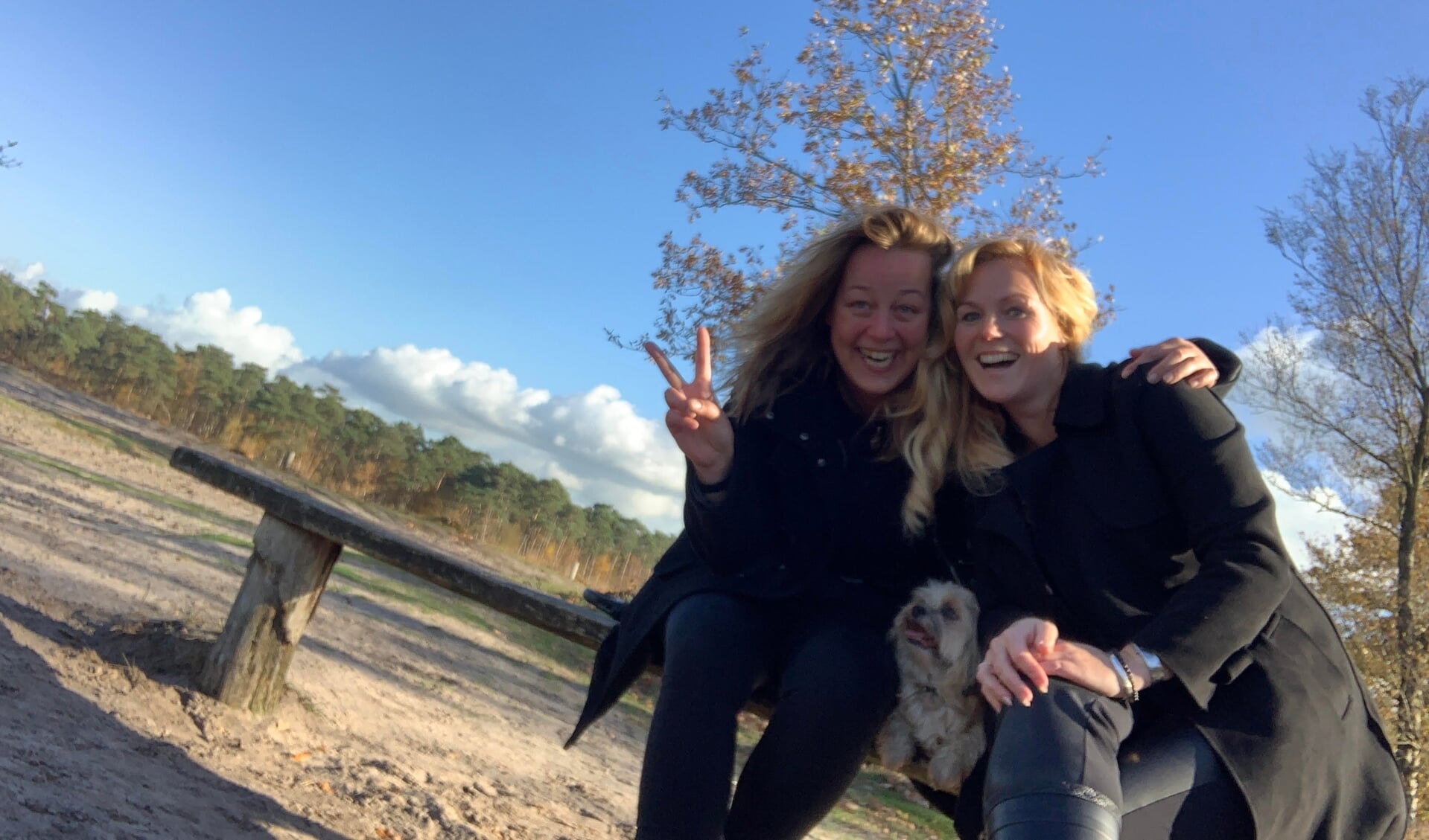 Tjitske van Dorst (rechts) deed vorig jaar ook mee aan de actie en vierde zo haar jarenlange vriendschap met Renate de Groot.