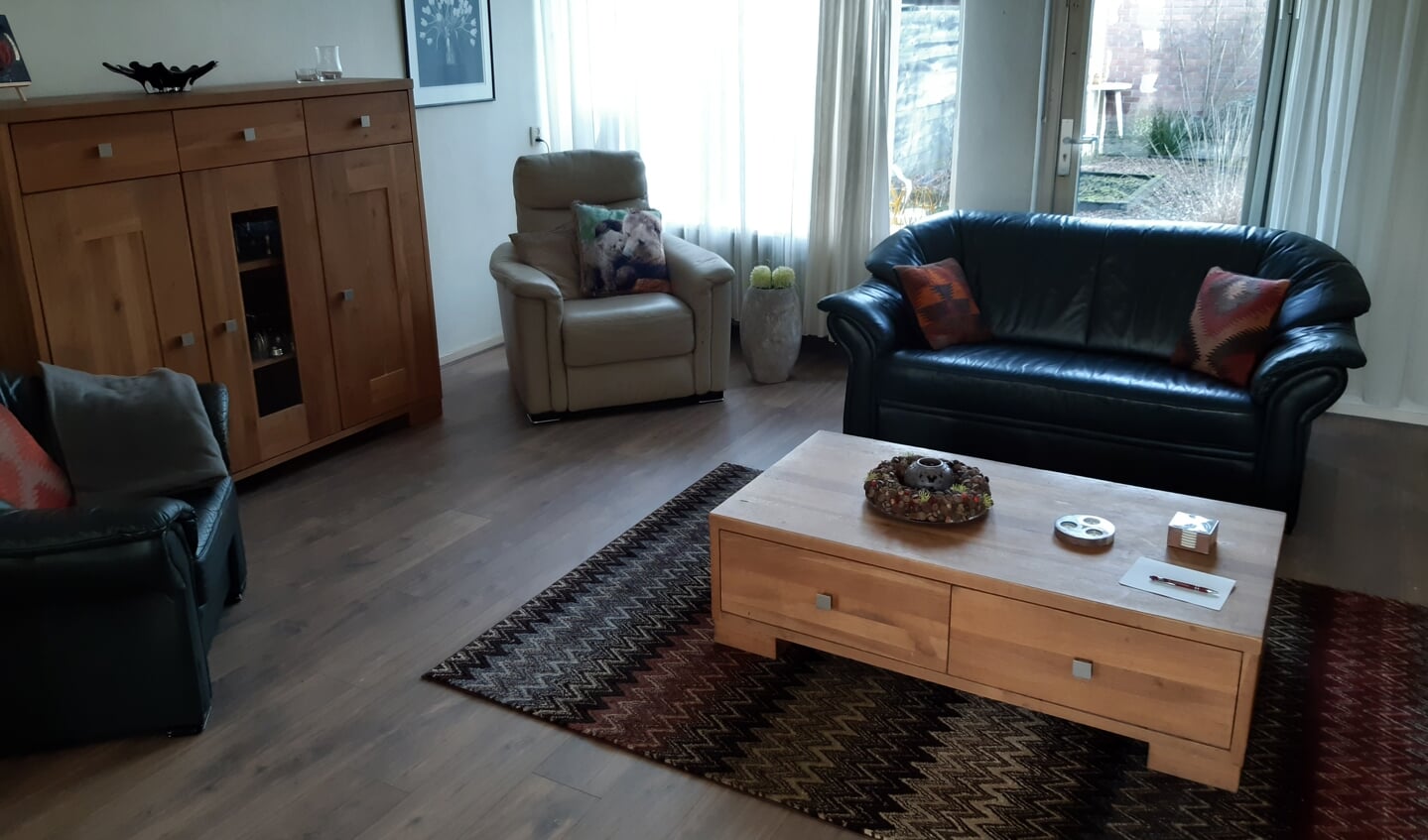 De woonkamer in de 'time-outwoning'.