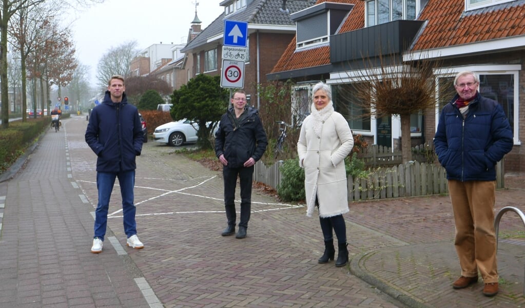 V.l.n.r.: Rick Berkhout (Engboogerd), Remco Brenninkmeijer (BinnenBunnik), Ciska Pittie (Oranjebuurt) en Piet Koning (Kromme Rijn)