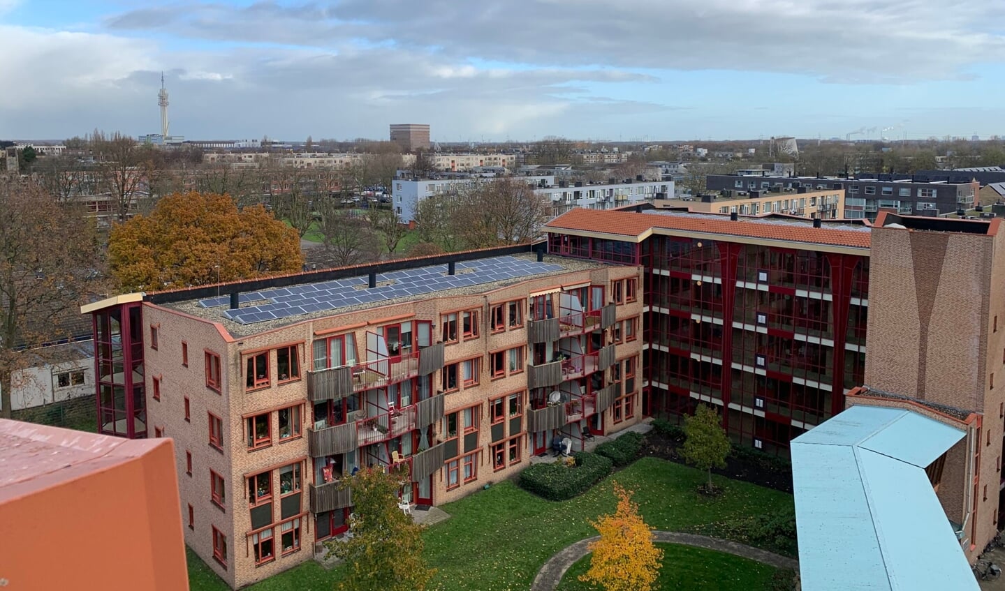 Steeds meer VvE's verduurzamen, waaronder VvE Reinaldahuis dat in 2019 zo'n 400 zonnepanelen liet plaatsen om de energiekosten en de CO2-uitstoot verder te reduceren.