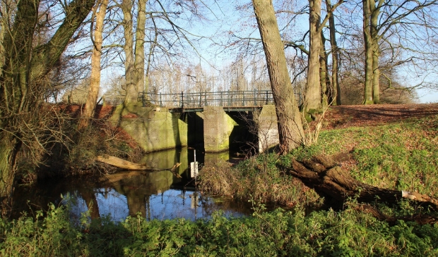 De te renoveren Bruinenburgersluis