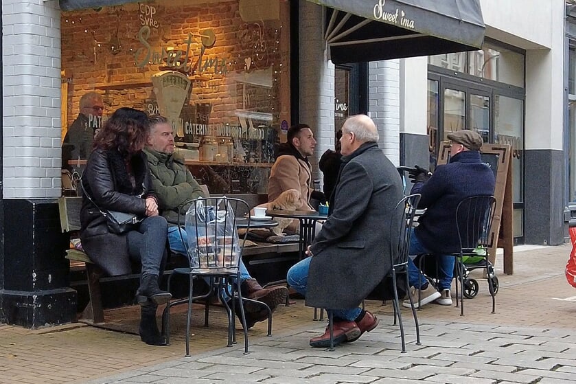 Ook op de Langendijk konden bezoekers op het terras koffiedrinken