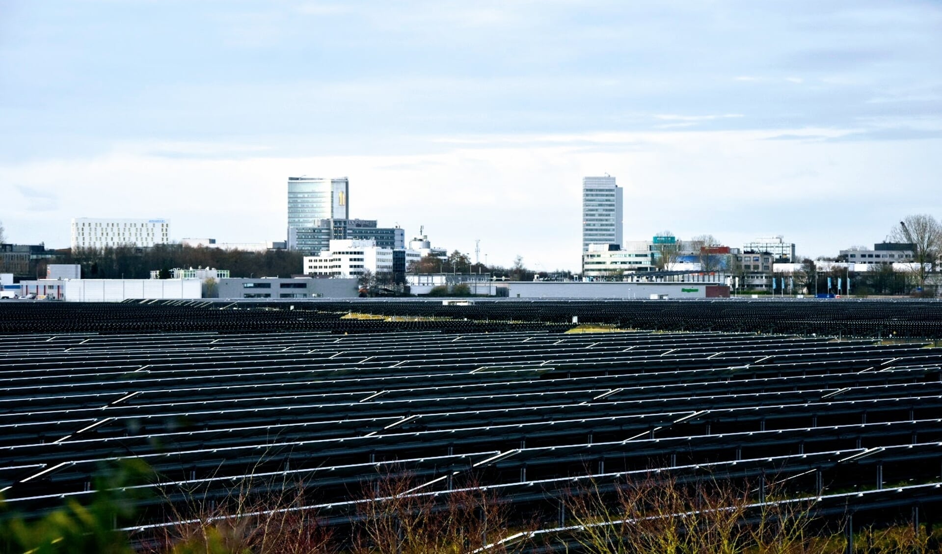 Het zonneveld in Haarlemmermeer krijgt in de toekomst aanvulling van 1.000 hectare zonneakkers.  