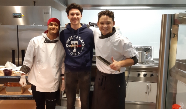 Leerlingen De Amersfoortse Berg nemen kantine voor een dag over