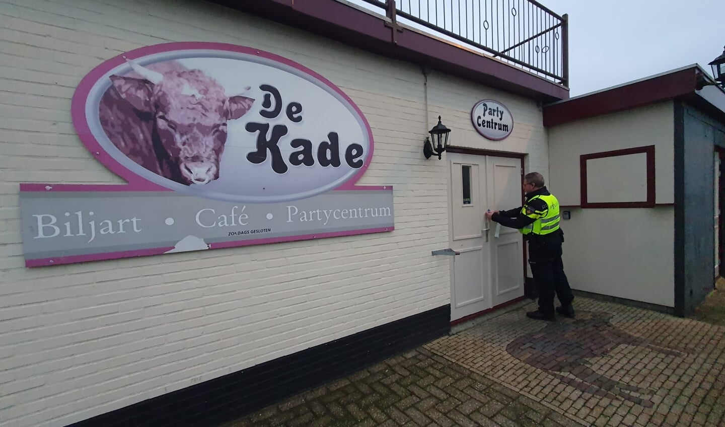 Café De Kade is voorlopig gesloten.